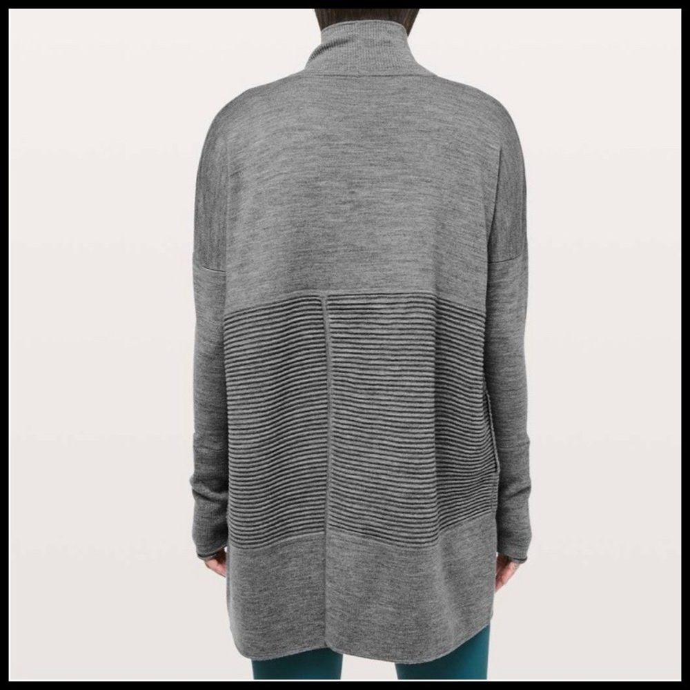 lululemon athletica Sit In Lotus Wrap in Heathered Grey. - Picture 3 of 4